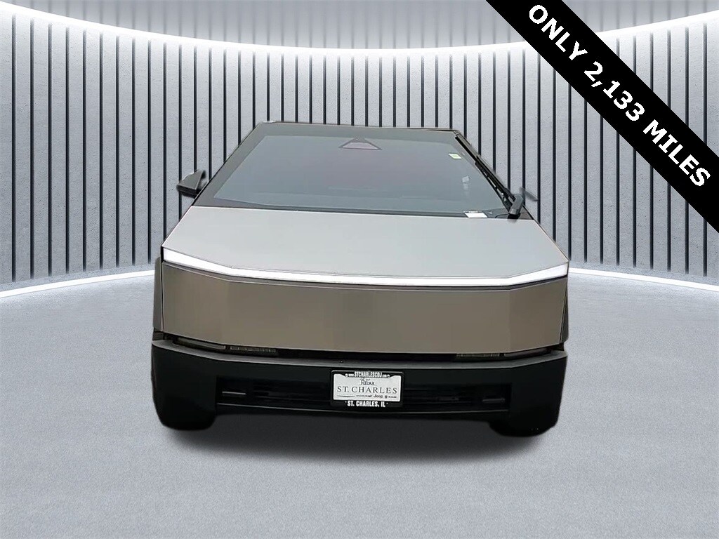 2024 Tesla Cybertruck photo 2
