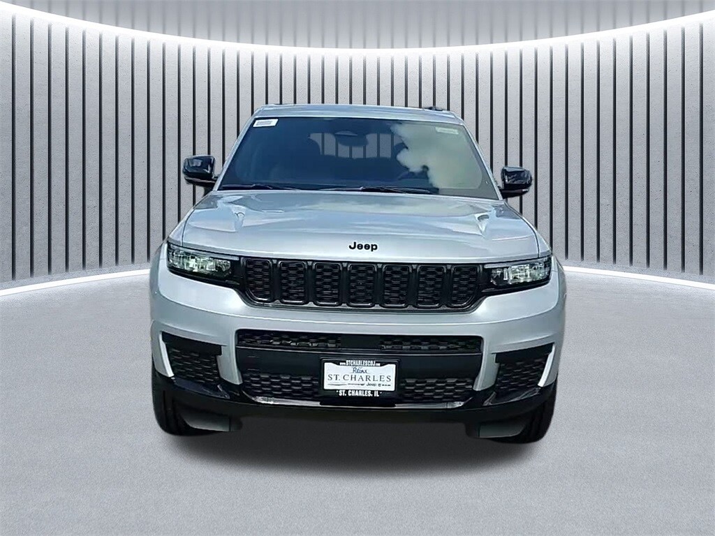 2025 Jeep Grand Cherokee Altitude photo 2