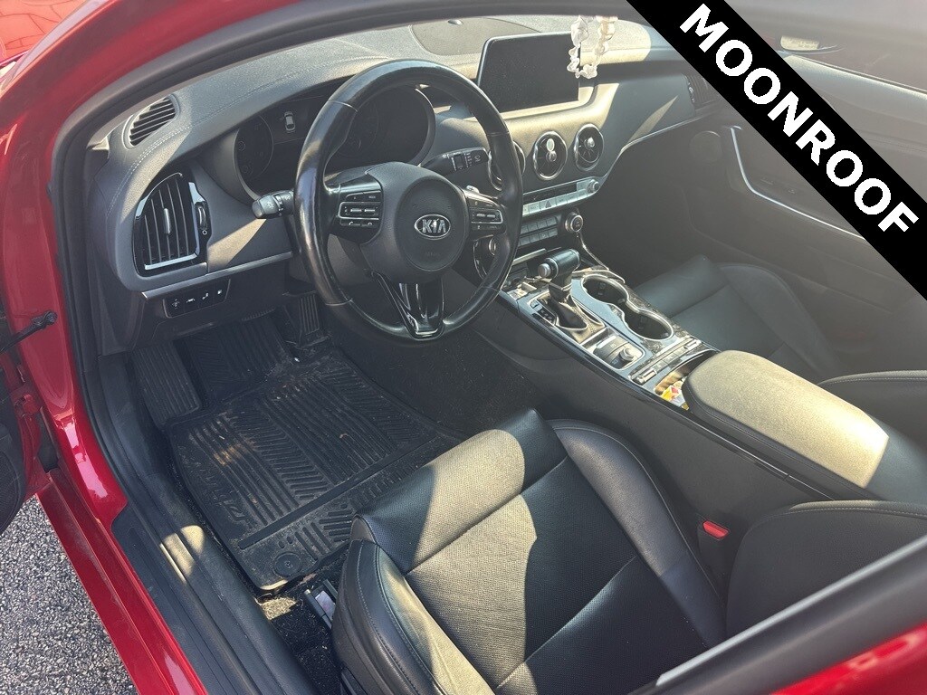 2019 Kia Stinger Premium photo 3