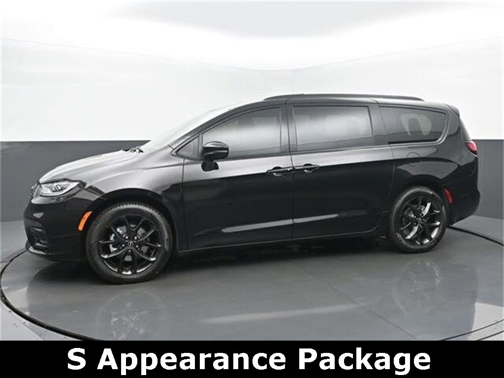 Used 2025 Chrysler Pacifica Limited Van Passenger Van