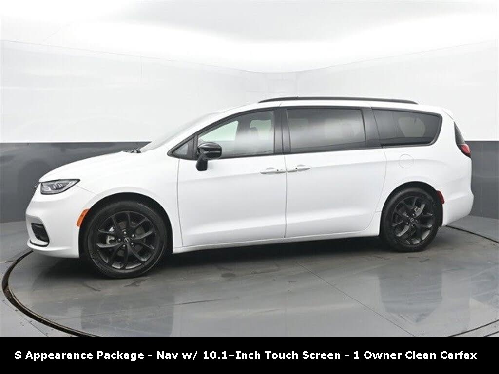 2025 Chrysler Pacifica Limited's photo