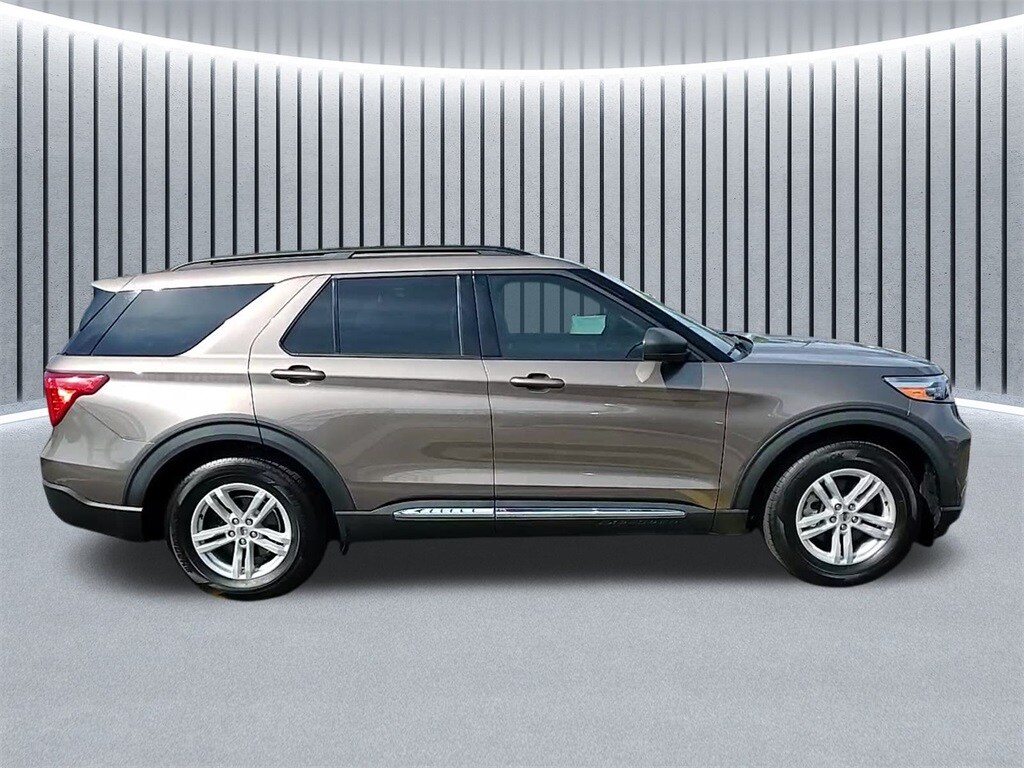 2021 Ford Explorer XLT photo 2