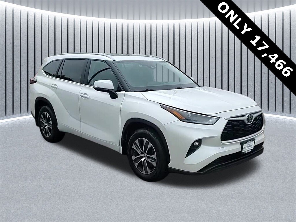 2024 Toyota Highlander XLE photo 3