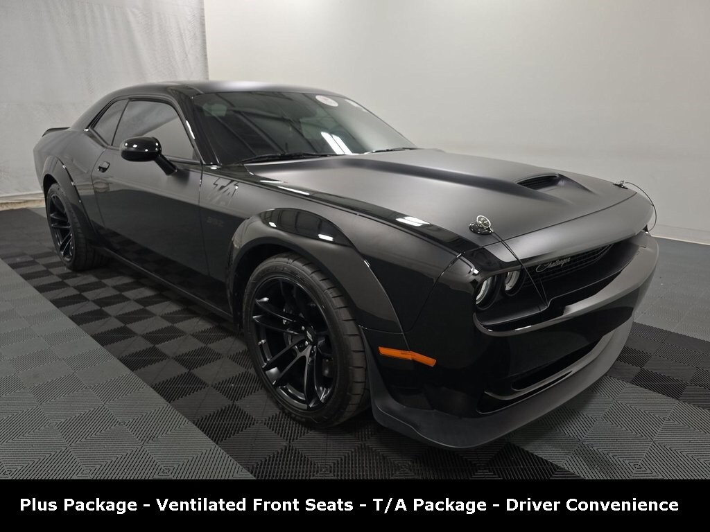 2022 Dodge Challenger R/T Scat Pack Widebody photo 2