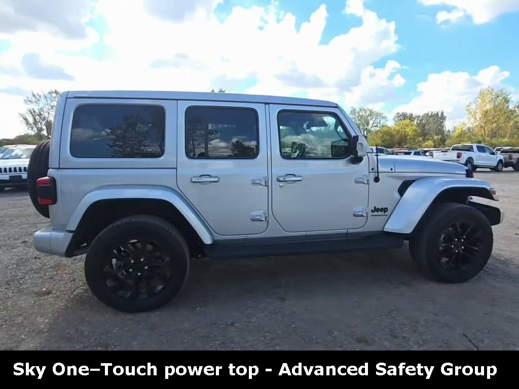2023 Jeep Wrangler Sahara photo 2