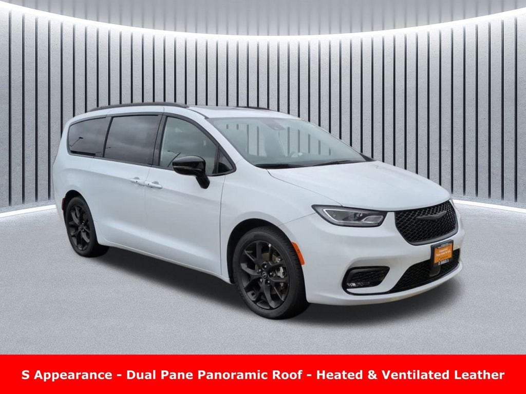 Used 2025 Chrysler Pacifica Limited Van Passenger Van