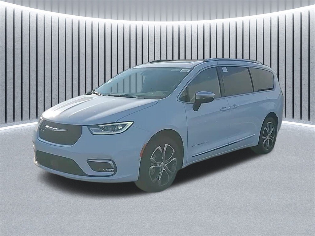 2026 Chrysler Pacifica Pinnacle's photo