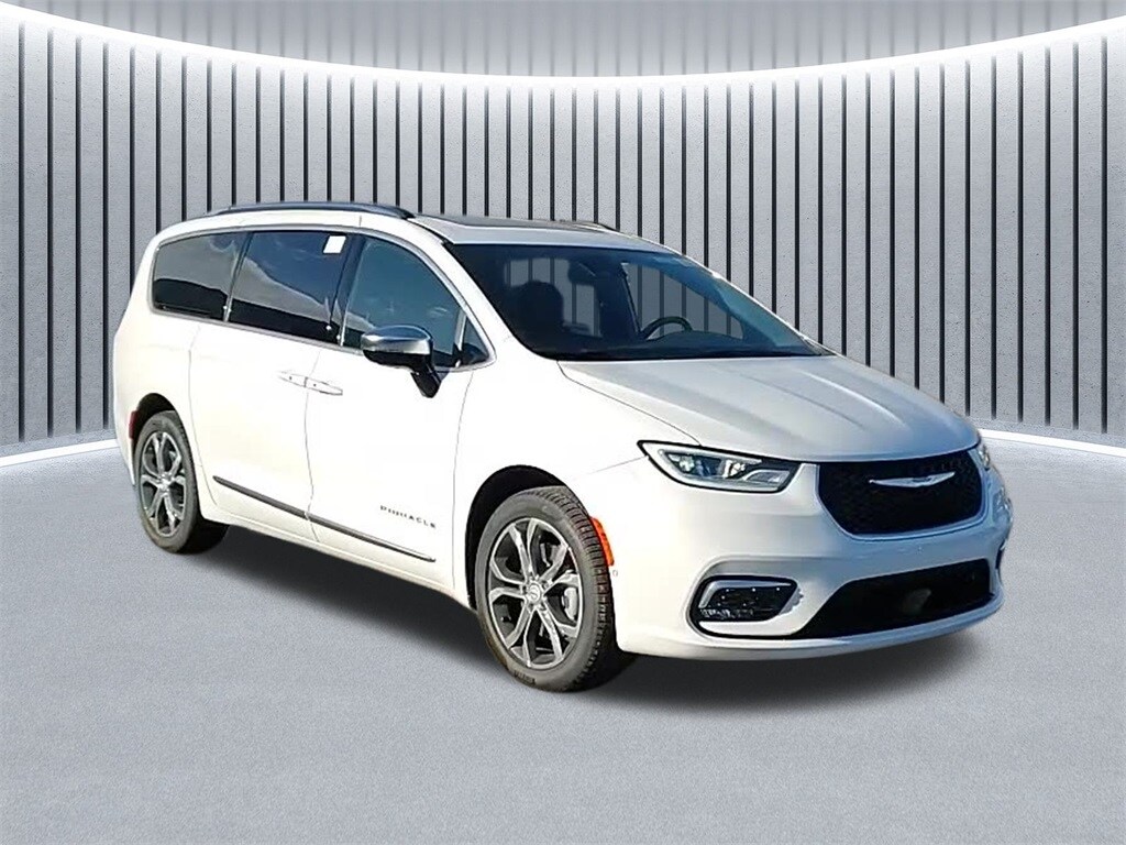 2026 Chrysler Pacifica Pinnacle photo 3