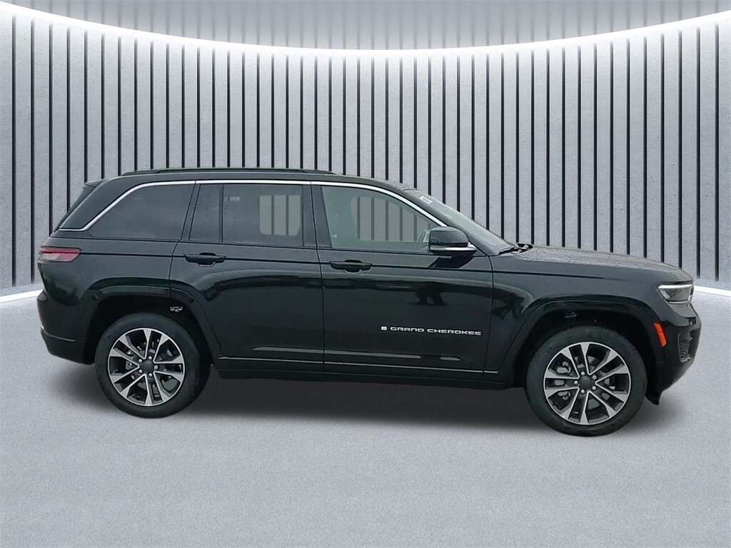 2025 Jeep Grand Cherokee Overland photo 4