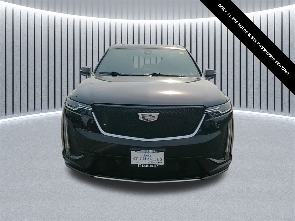 2023 Cadillac XT6 Sport photo 2