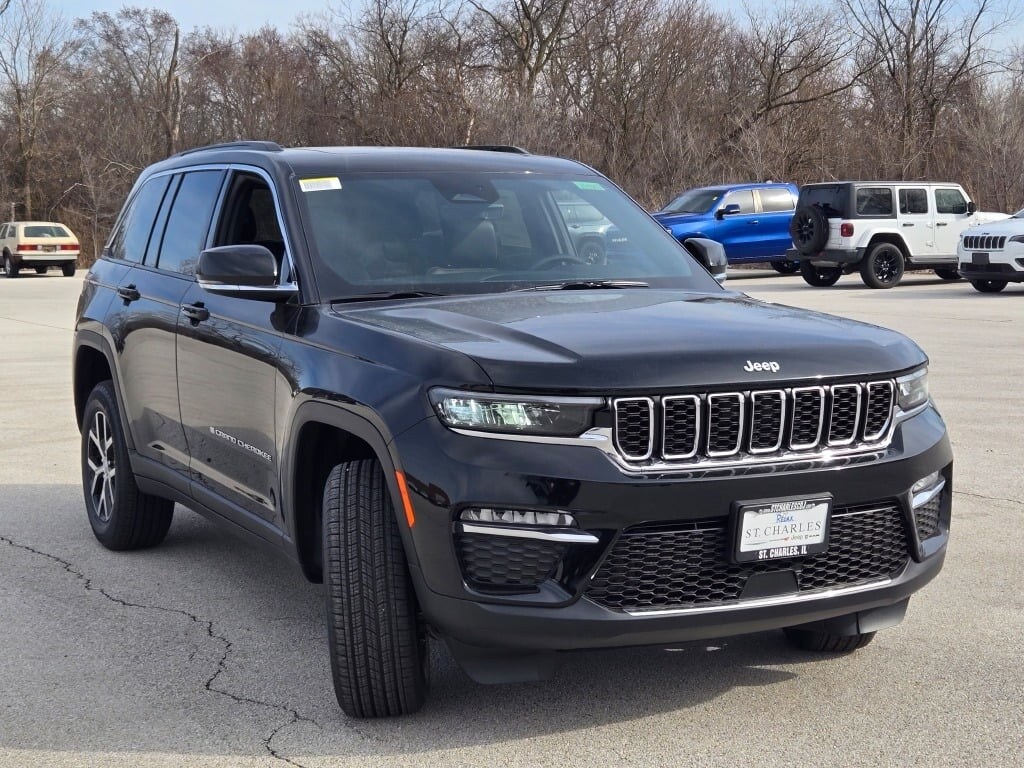 2025 Jeep Grand Cherokee Limited photo 3