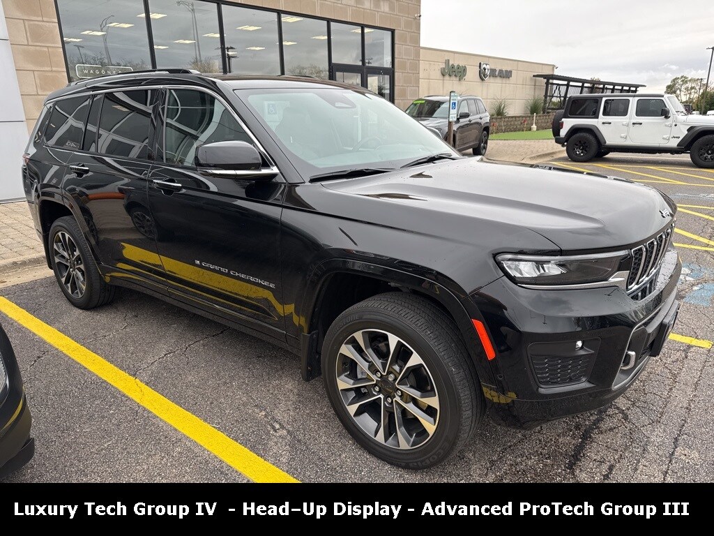 2023 Jeep Grand Cherokee Overland photo 2