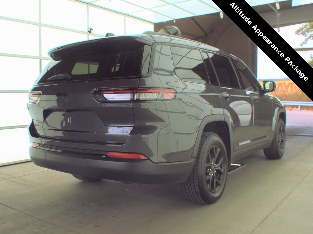 2024 Jeep Grand Cherokee Laredo photo 3