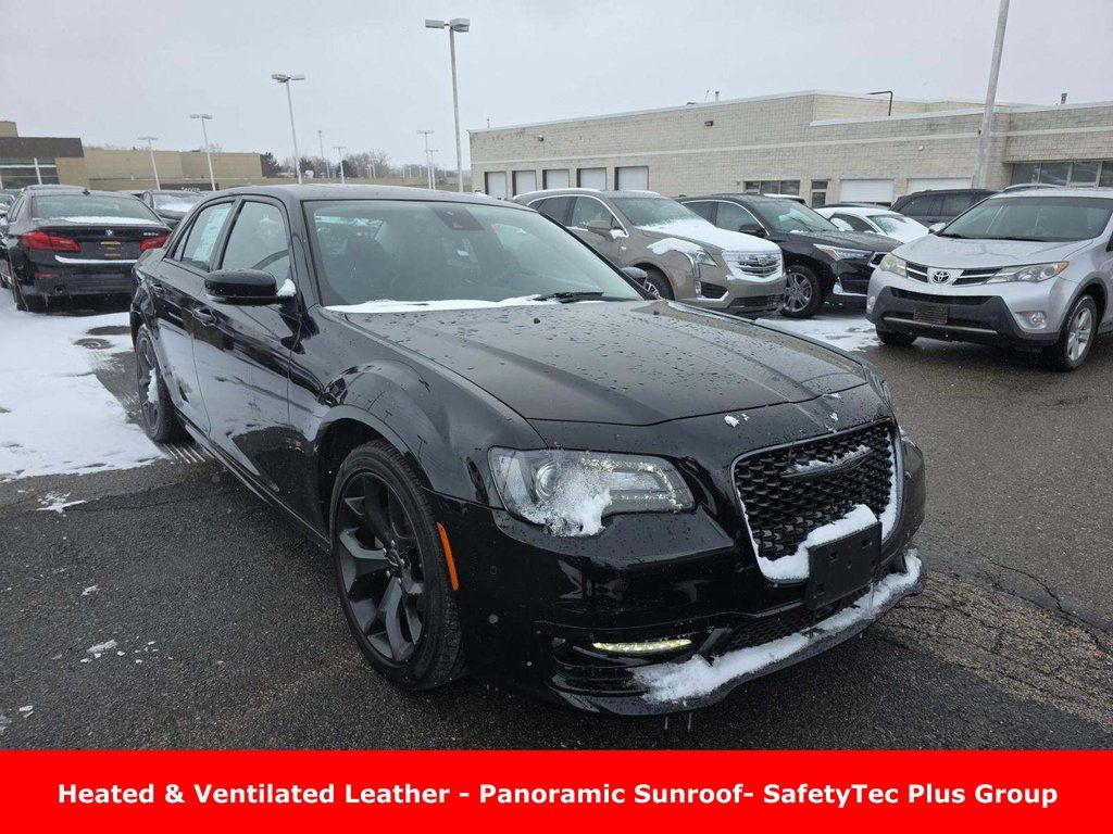 2023 Chrysler 300 Touring L