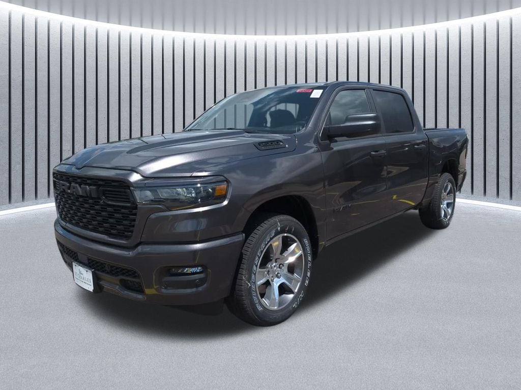 2026 Ram 1500 EXPRESS CREW CAB 4X4 5'7 BOX