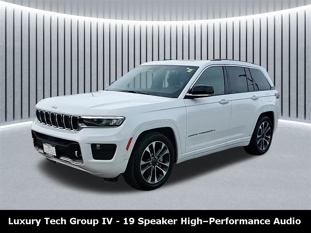2023 Jeep Grand Cherokee Overland's photo