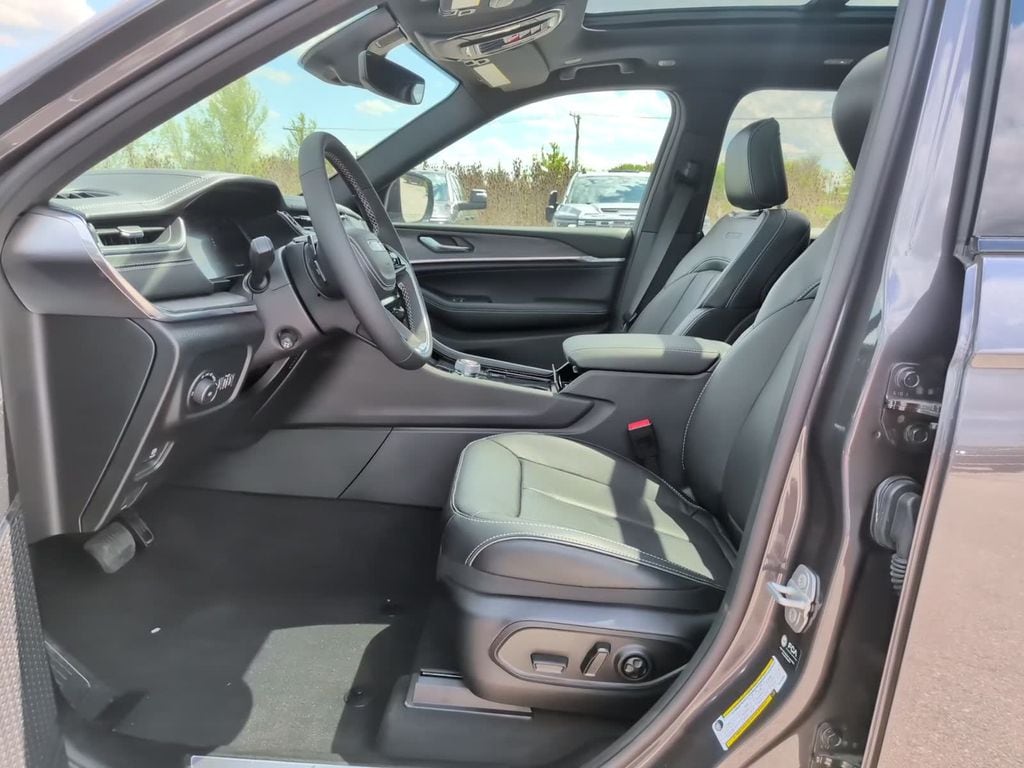 2025 Jeep Grand Cherokee L Overland - Photo 17
