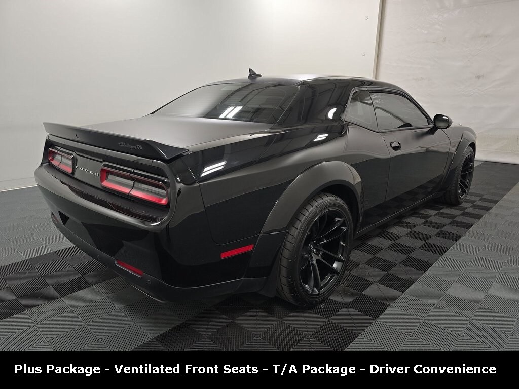 2022 Dodge Challenger R/T Scat Pack Widebody photo 3