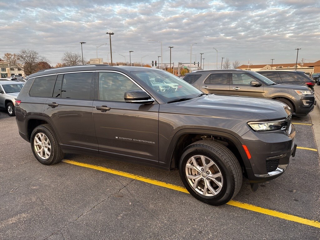 2022 Jeep Grand Cherokee Limited photo 2