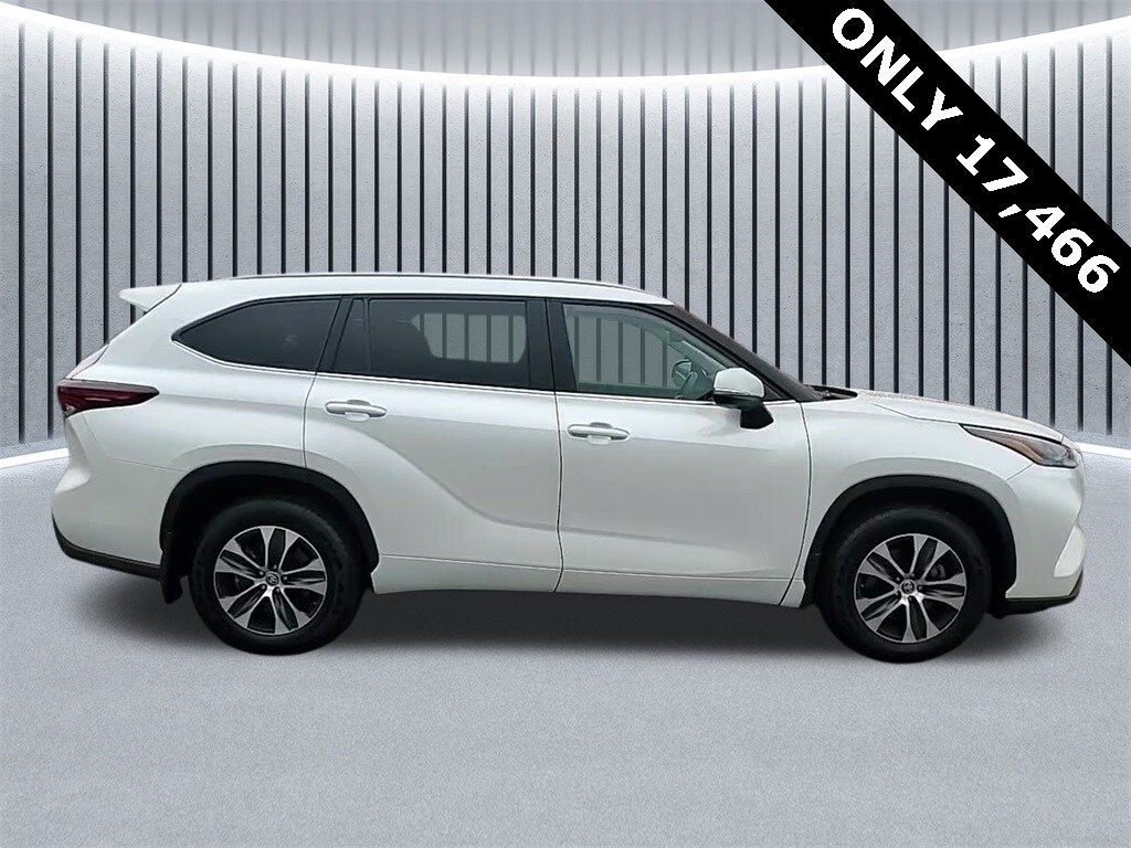 2024 Toyota Highlander XLE photo 4