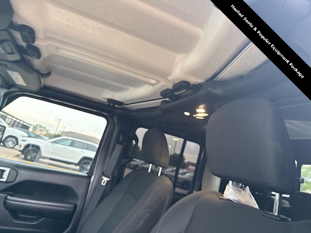 2021 Jeep Gladiator Sport photo 2