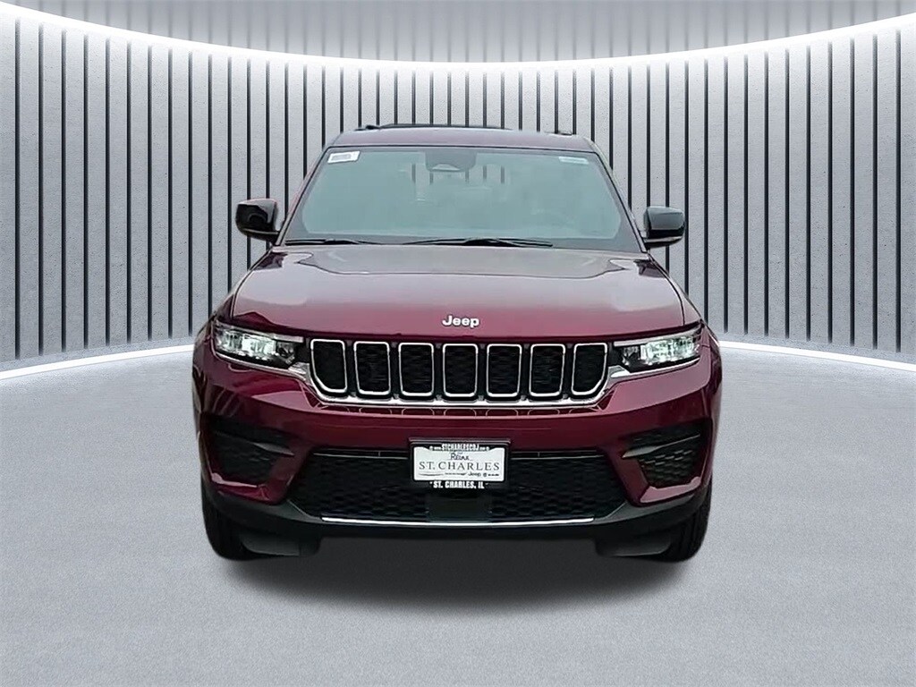 2025 Jeep Grand Cherokee Laredo photo 2