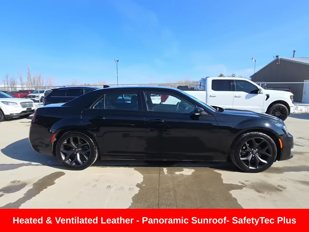 2023 Chrysler 300 Touring L