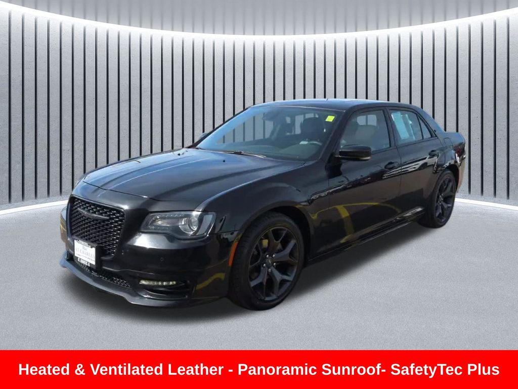 2023 Chrysler 300 Touring L RWD's photo