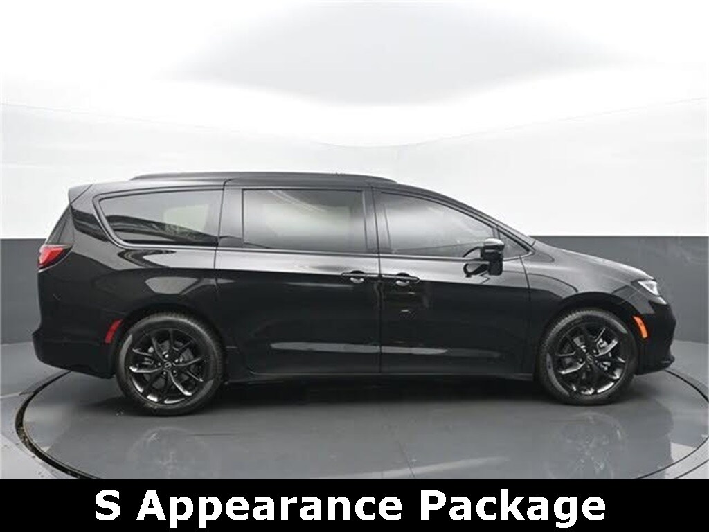 Used 2025 Chrysler Pacifica Limited Van Passenger Van