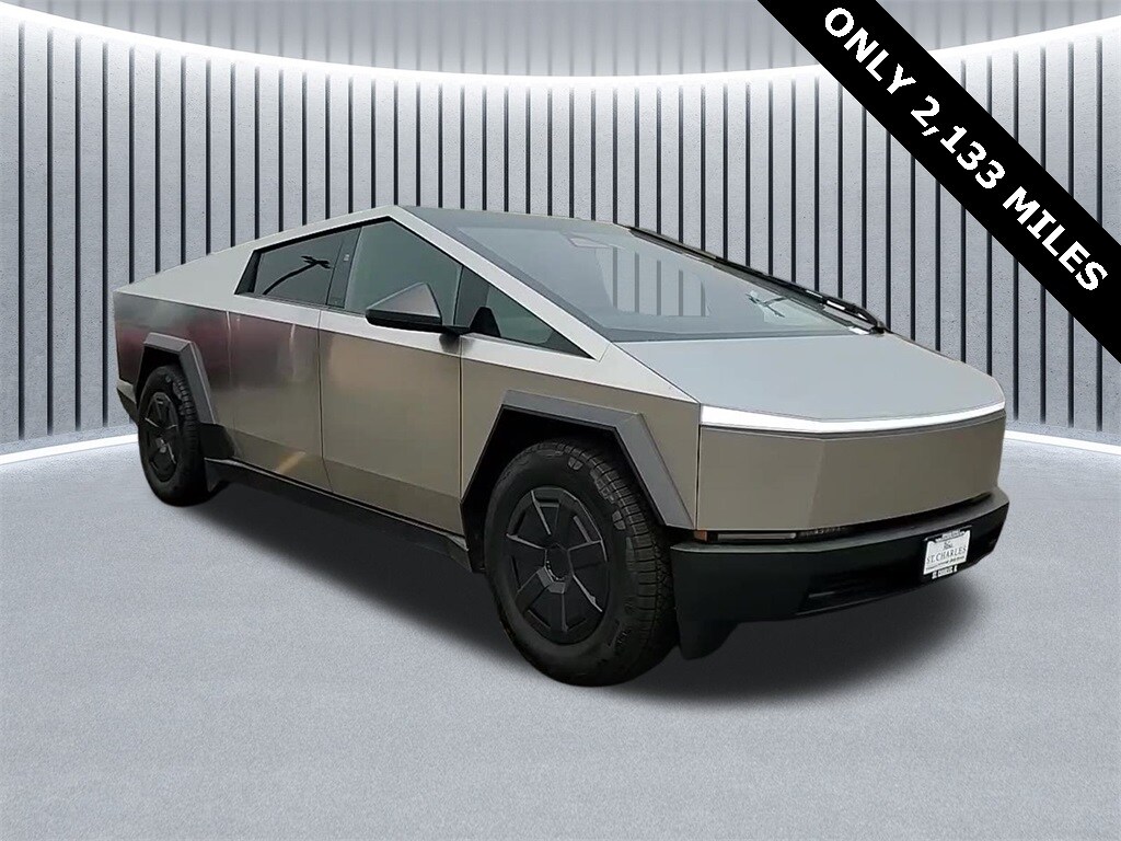 2024 Tesla Cybertruck photo 3