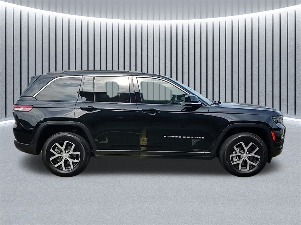 2025 Jeep Grand Cherokee Limited photo 4