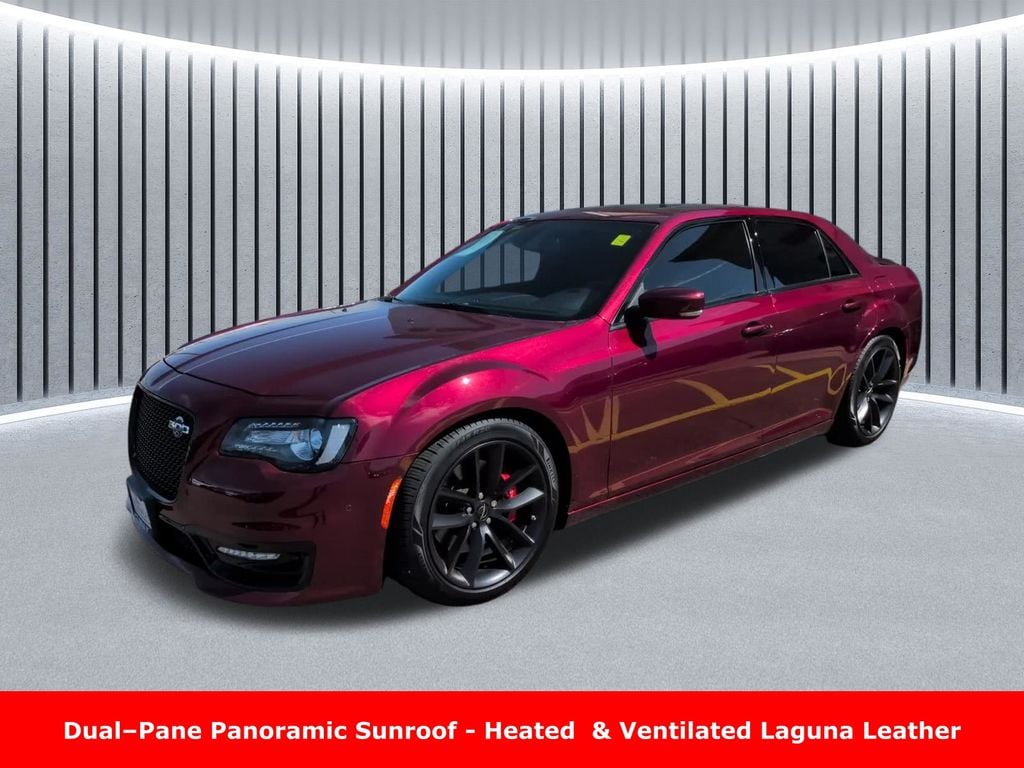 2023 Chrysler 300 C's photo