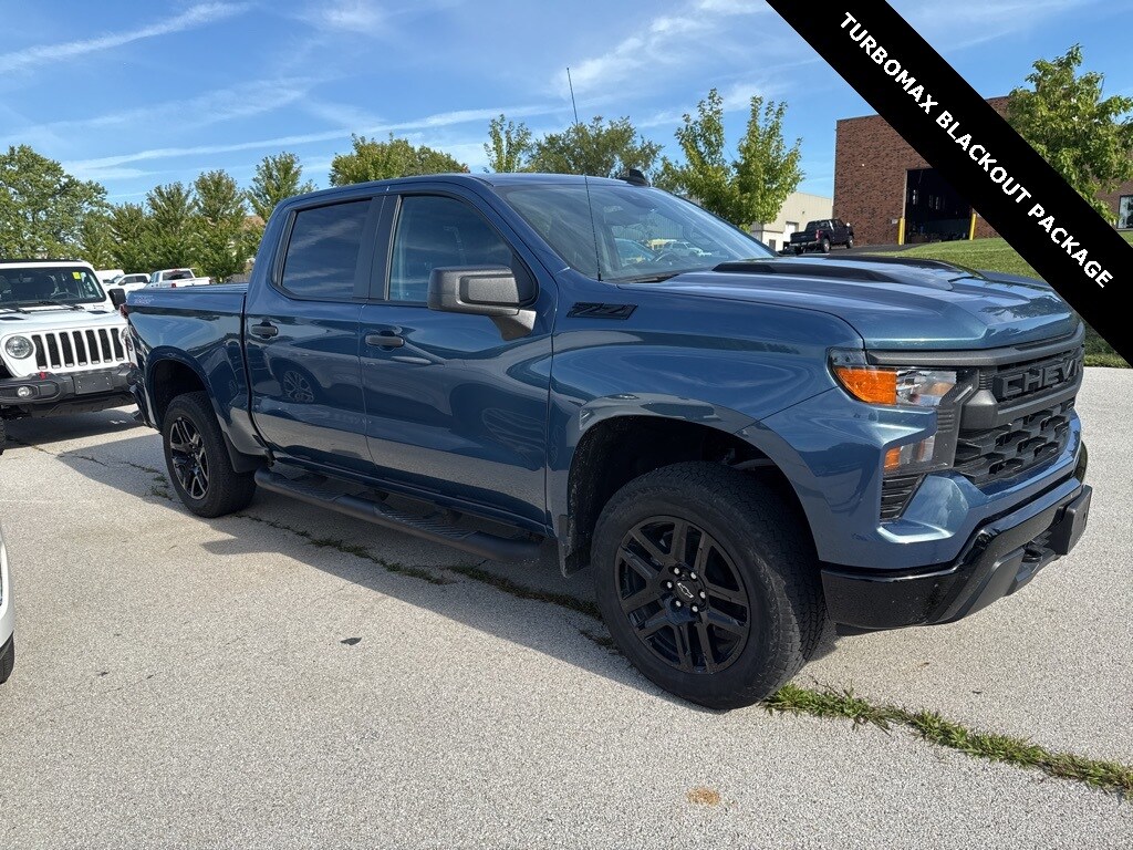 2024 Chevrolet Silverado 1500 Custom Trail Boss photo 2