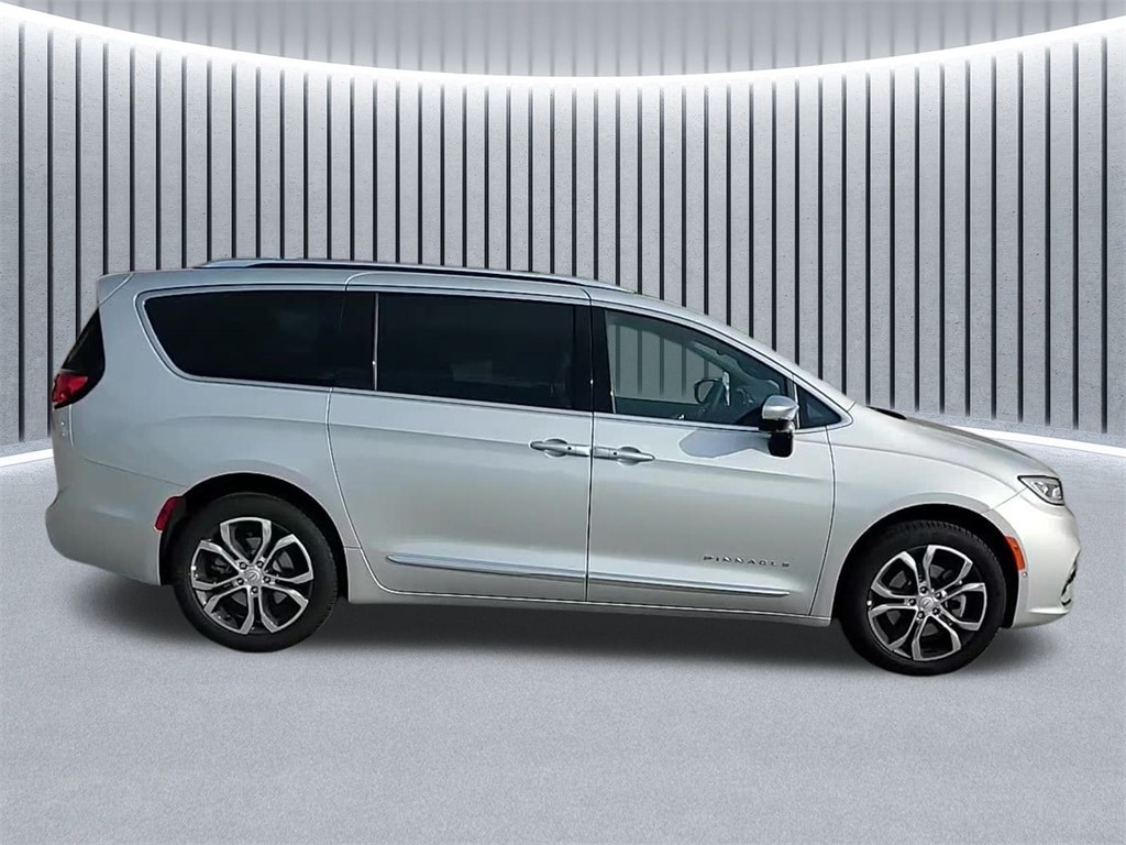 New 2026 Chrysler Pacifica PINNACLE AWD Passenger Van