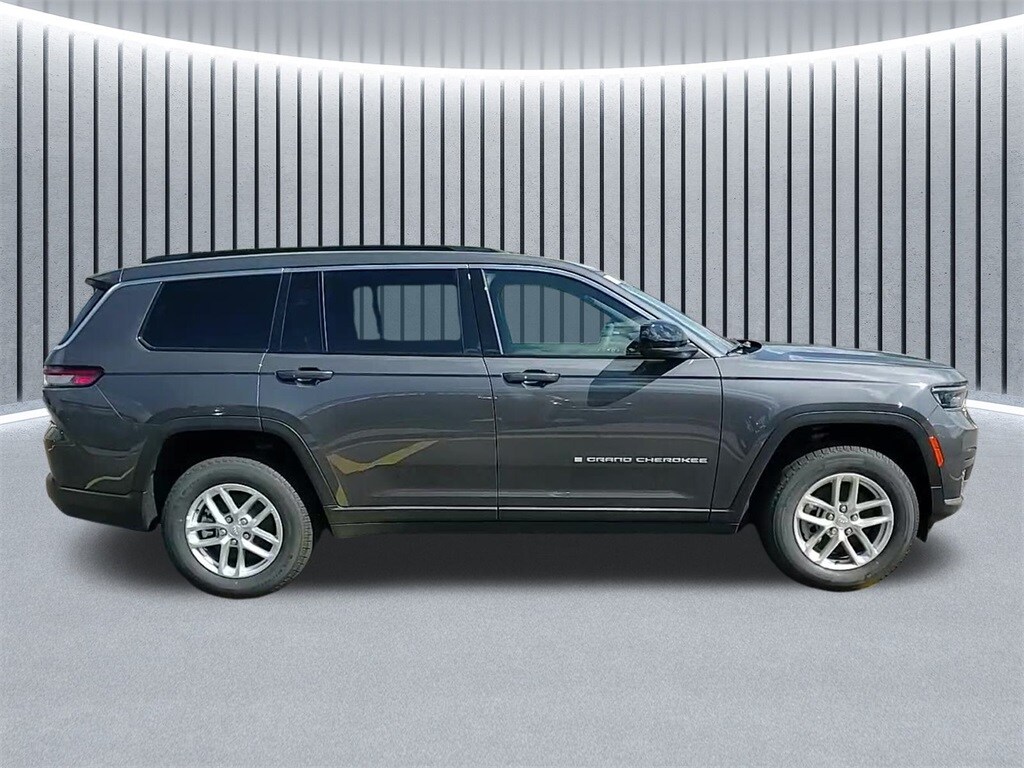 2025 Jeep Grand Cherokee Laredo X photo 4