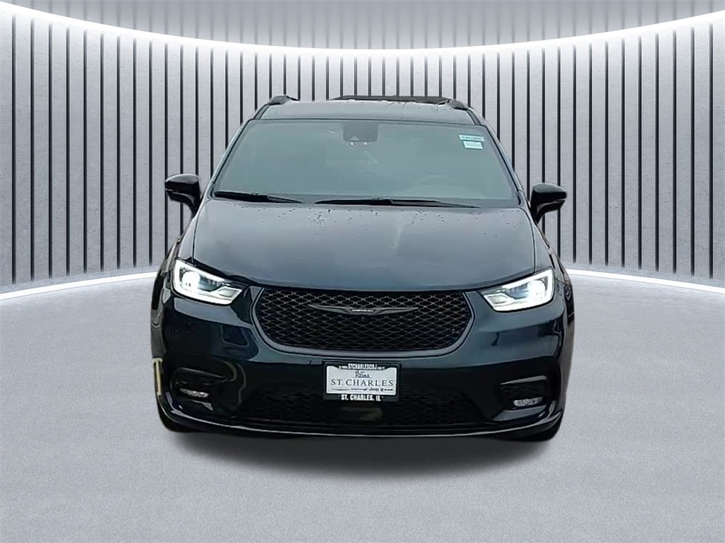 New 2024 Chrysler Pacifica TOURING L AWD Passenger Van