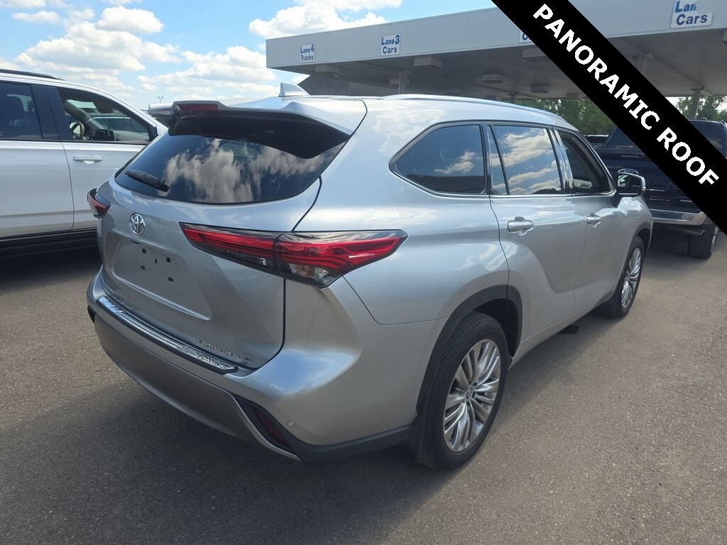 2023 Toyota Highlander Platinum photo 3