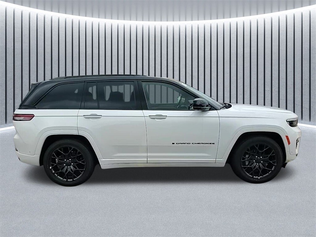 2025 Jeep Grand Cherokee Summit Reserve photo 4