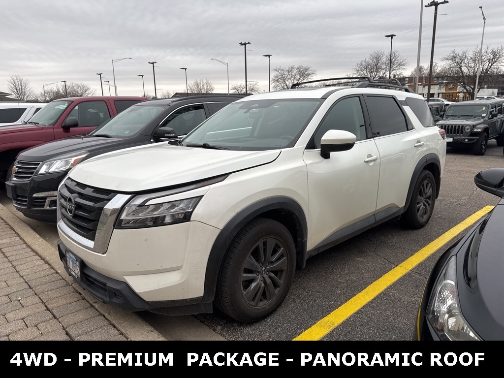 2022 Nissan Pathfinder SV's photo