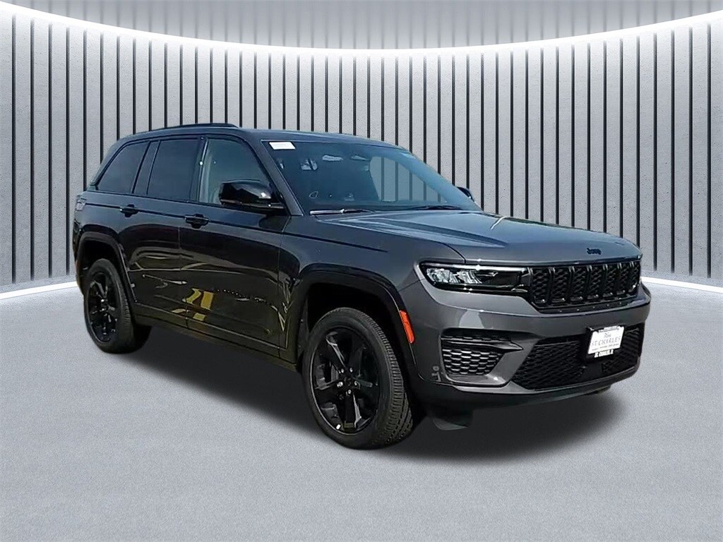 2025 Jeep Grand Cherokee Altitude photo 3