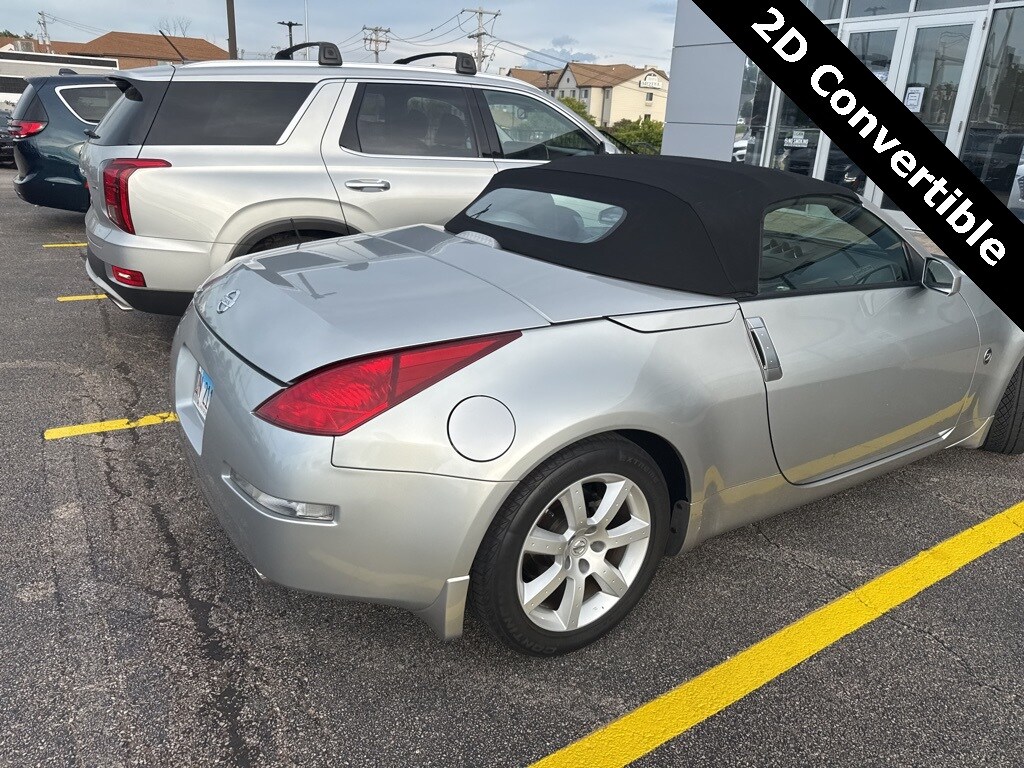 2005 Nissan 350Z Touring photo 2