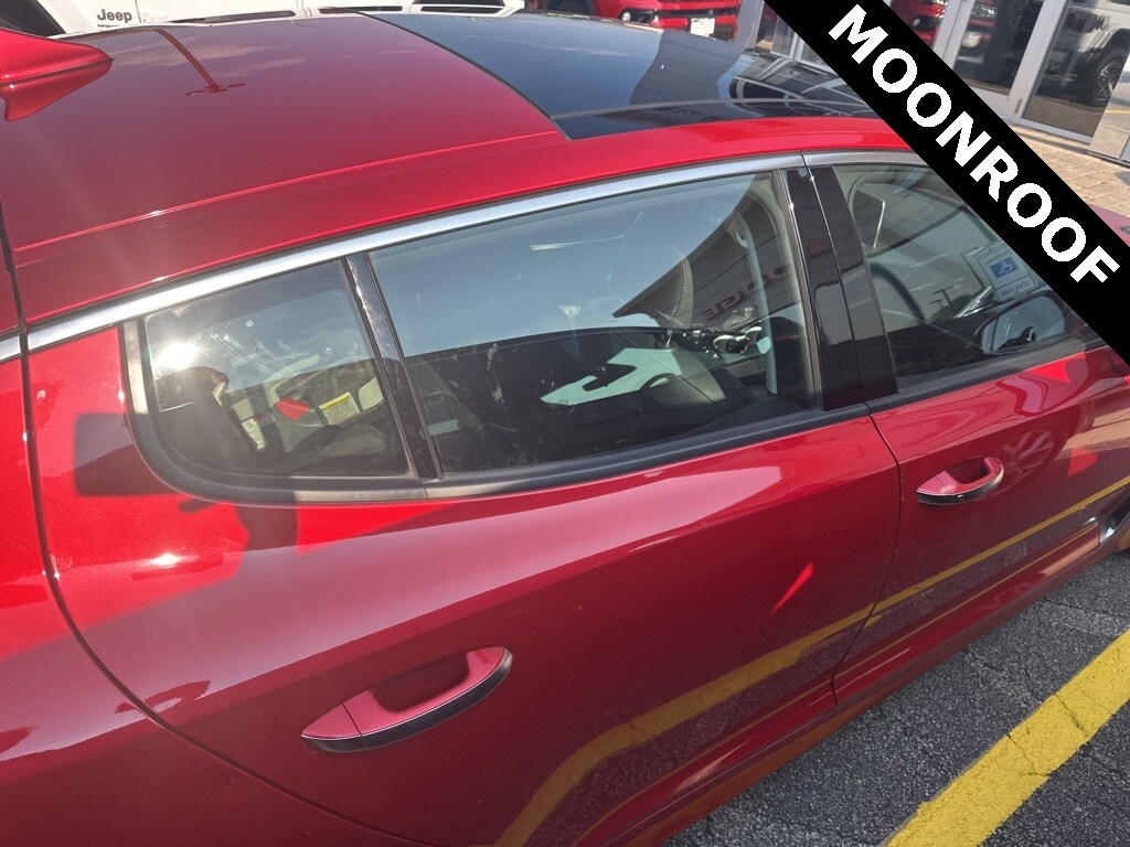 2019 Kia Stinger Premium photo 4