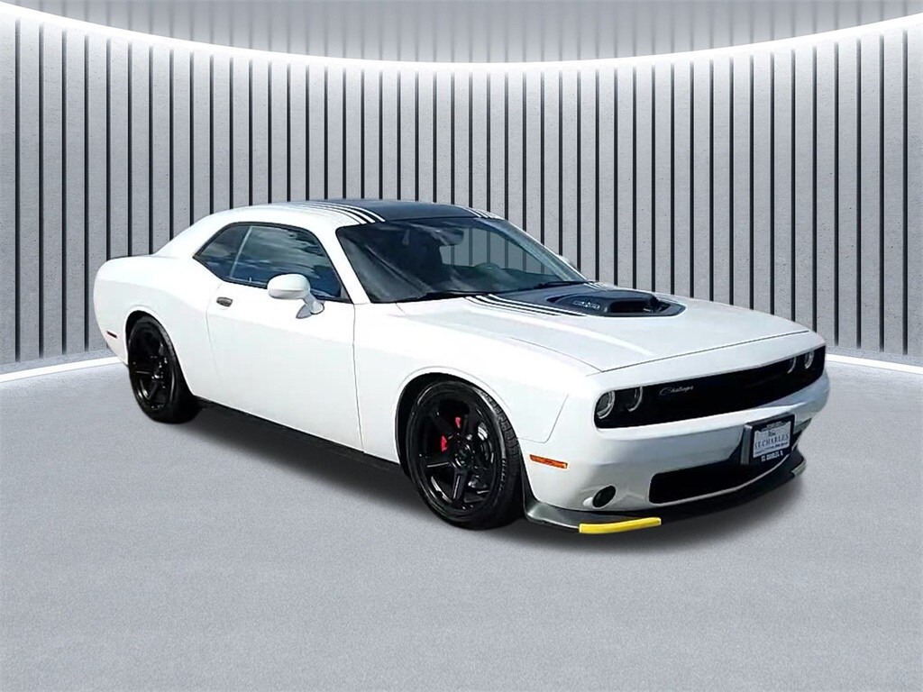 2015 Dodge Challenger SXT photo 3