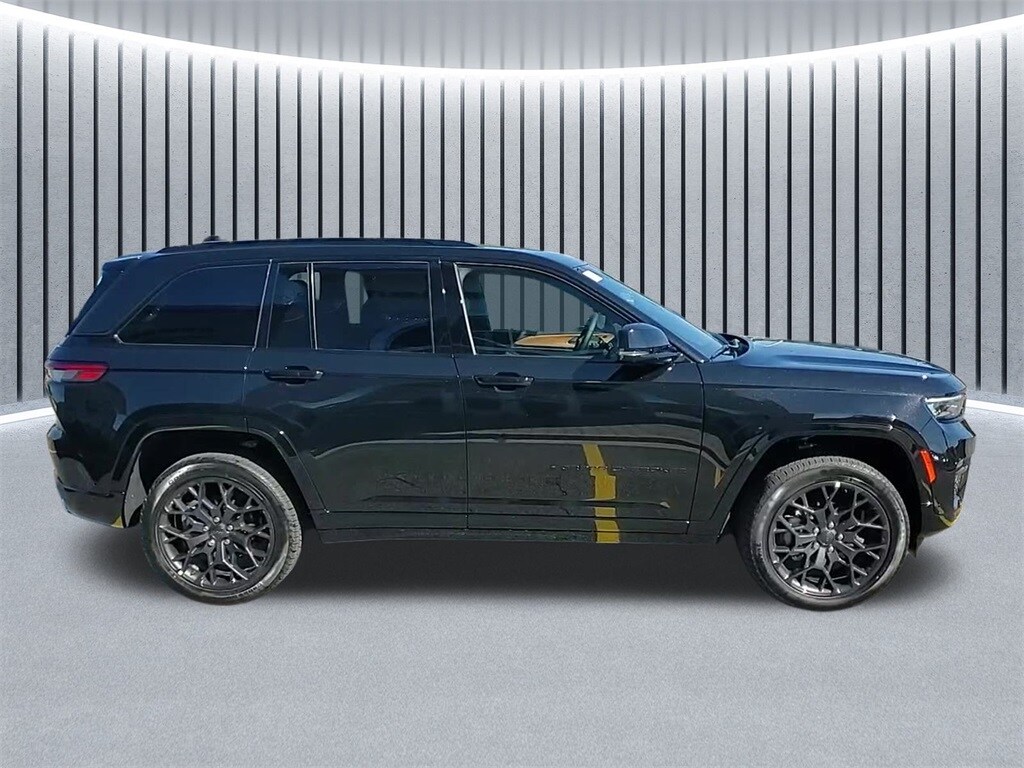 2025 Jeep Grand Cherokee Summit Reserve photo 4