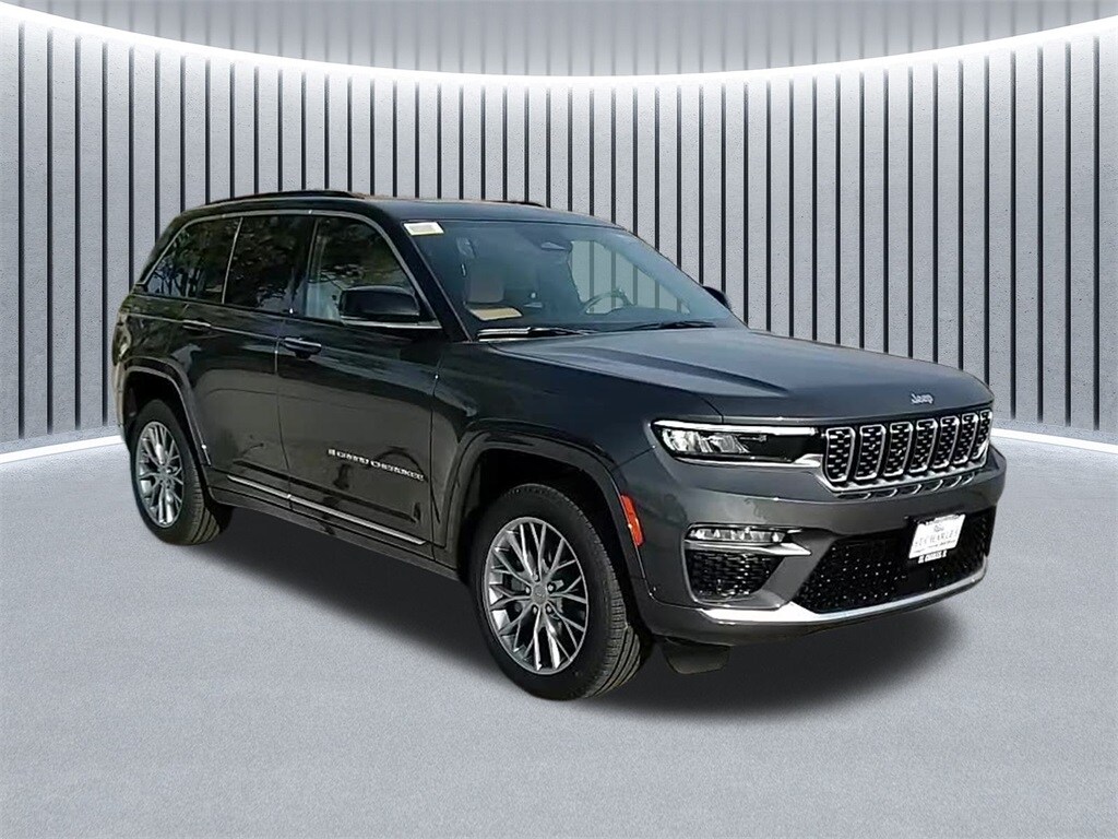 2025 Jeep Grand Cherokee Summit photo 3