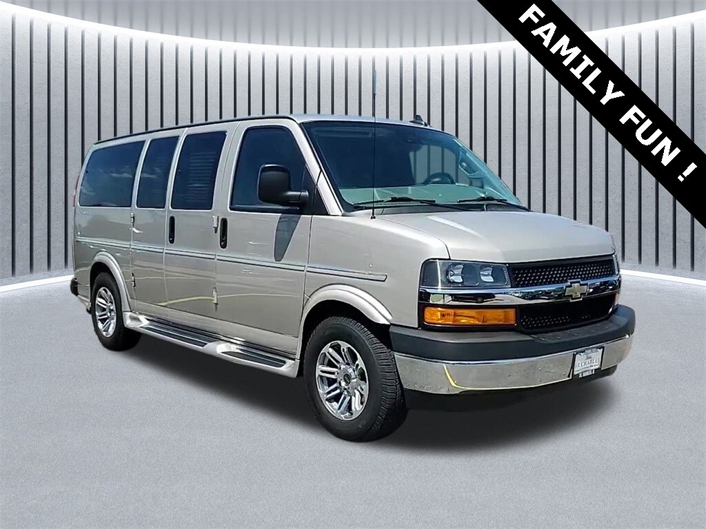 2021 Chevrolet Express 2500 LS photo 3
