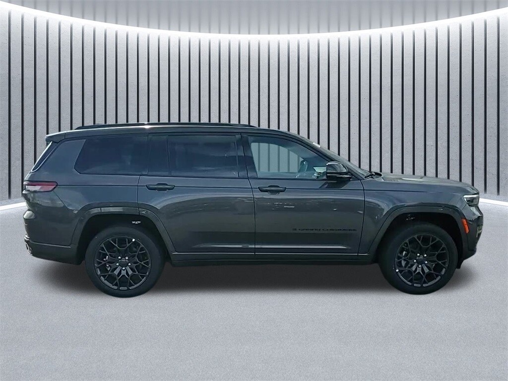 2025 Jeep Grand Cherokee L Summit photo 4