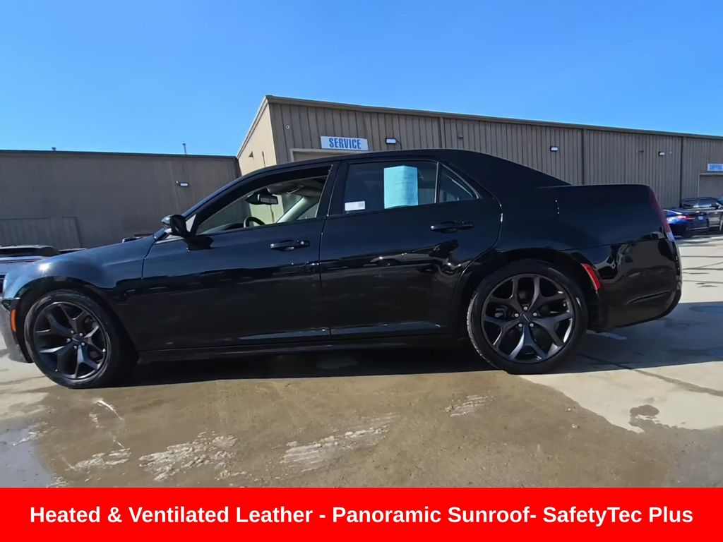 2023 Chrysler 300 Touring L