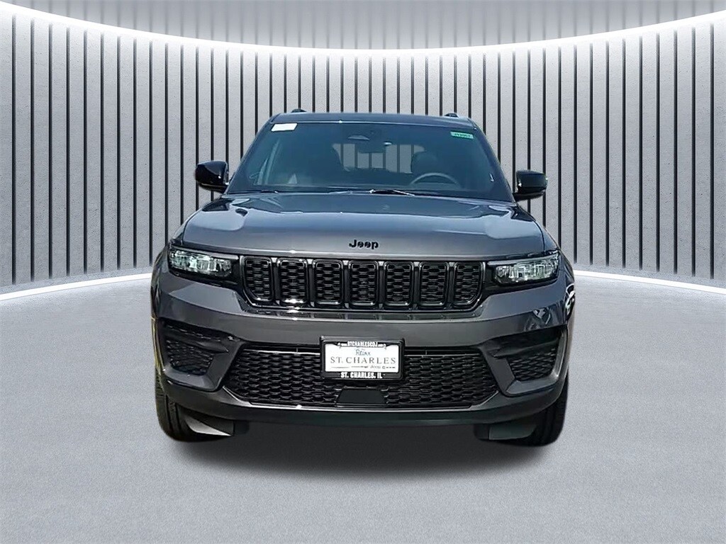 2025 Jeep Grand Cherokee Altitude photo 2