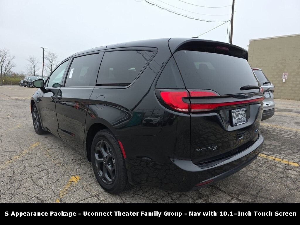 2022 Chrysler Pacifica Hybrid Touring L S Appearance photo 3
